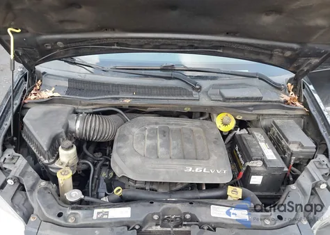 2014 Chrysler Town & Country S z USA, uszkodzony, nr VIN 2C4RC1HG0ER177974